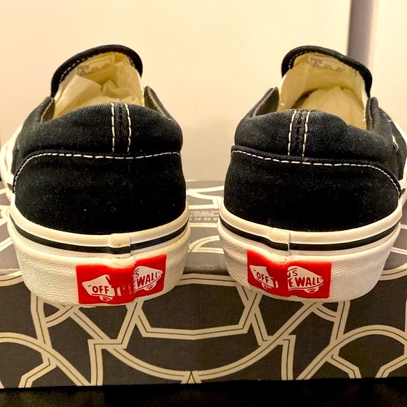 Vans Kids Slip-on Canvas Black and White Shoes. Size 3 Kids - Picture 4 of 6